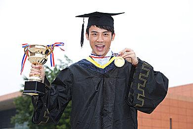 国行PS5“深地色系”手柄和主机盖发售：火山红和钴晶蓝